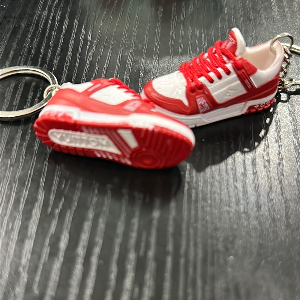 Realistic LV 1/6 scale tennis shoes Keychain - Picture 2 of 2